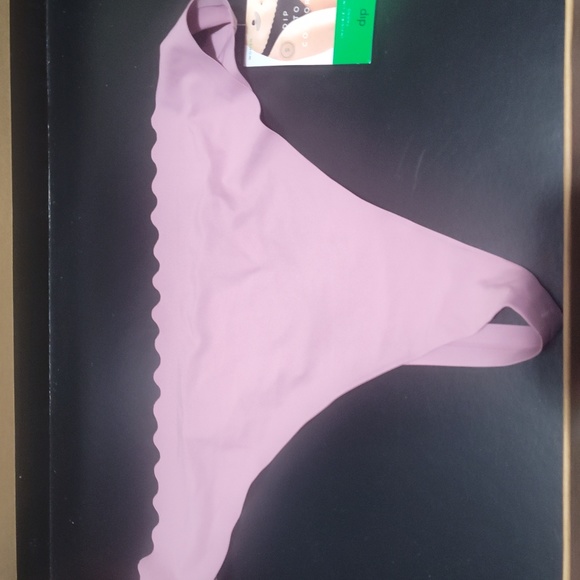 XS 2 pairs briefs, 4 thongs and 3 bikini style panties - Picture 8 of 10